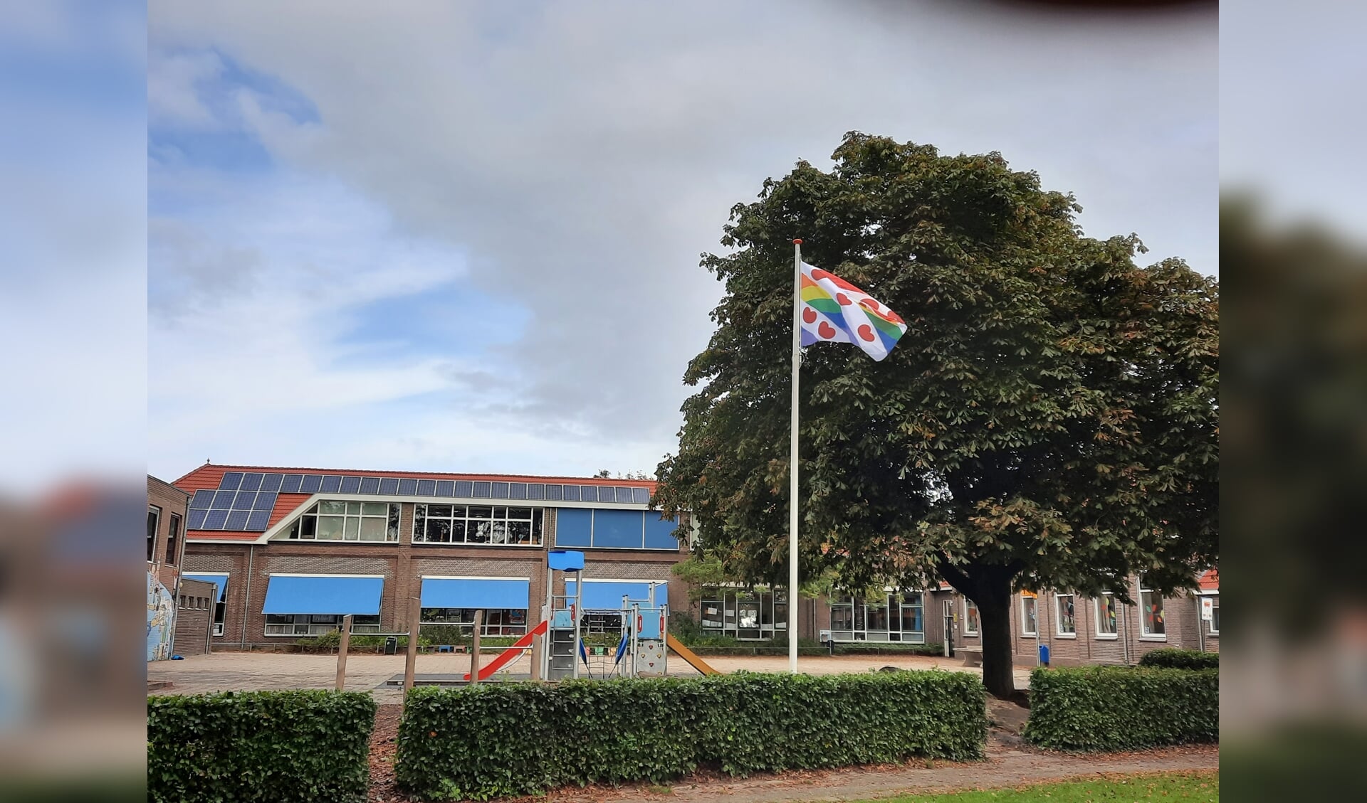 Ambion-scholen laten Friese Pridevlag wapperen