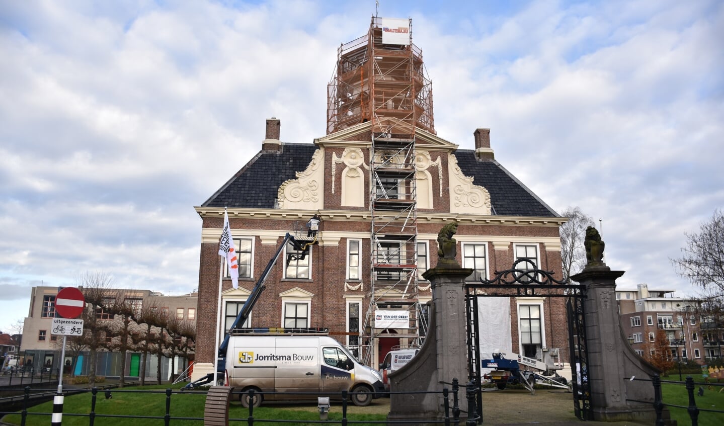 Een foto van het Gemeentehuis in Heerenveen van nu. 