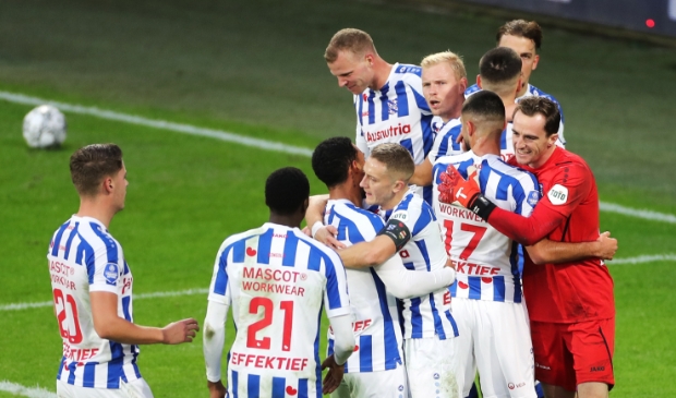 <p>Vreugde na afloop bij de spelers van sc Heerenveen</p>