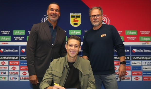 Maxim, samen met vader Ruud en trainer Henk de Jong.