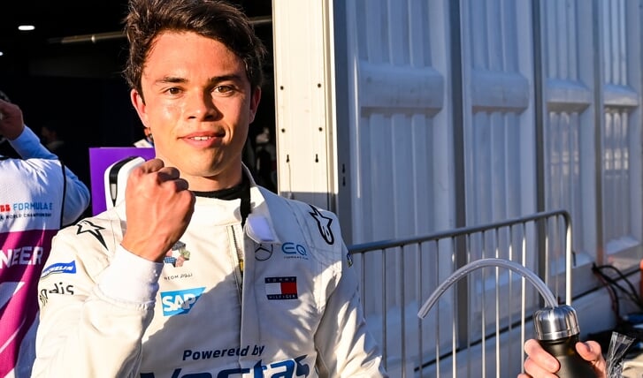 Nyck de Vries is de eerste Nederlandse Formule E kampioen.