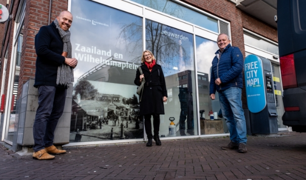 <p><em>Op de foto v.l.n.r: wethouder Hein de Haan, raadslid Eline de Koning (PvdA) en raadslid Sikko Klaver (gemeentebelangen)</em> </p>