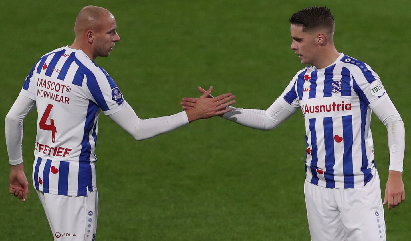 Sven van Beek en Joey Veerman kunnen leven met een punt.