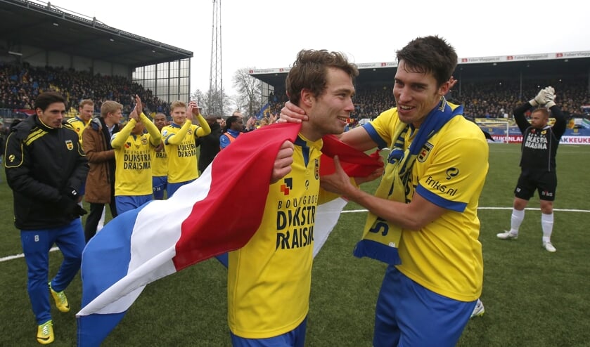 Sander van de Streek en Martijn Barto vieren feest na de 2-1 winst in 2015.