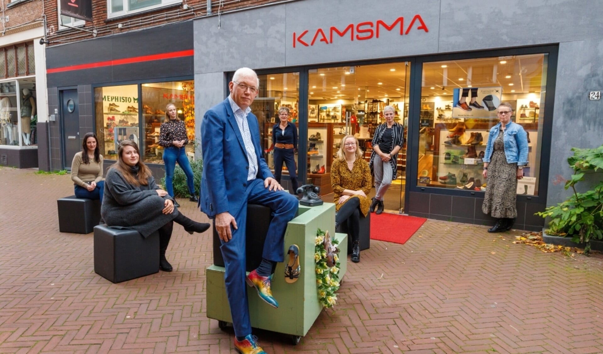 Koos Kamsma en collega's bij Kamsma Schoenen in Leeuwarden