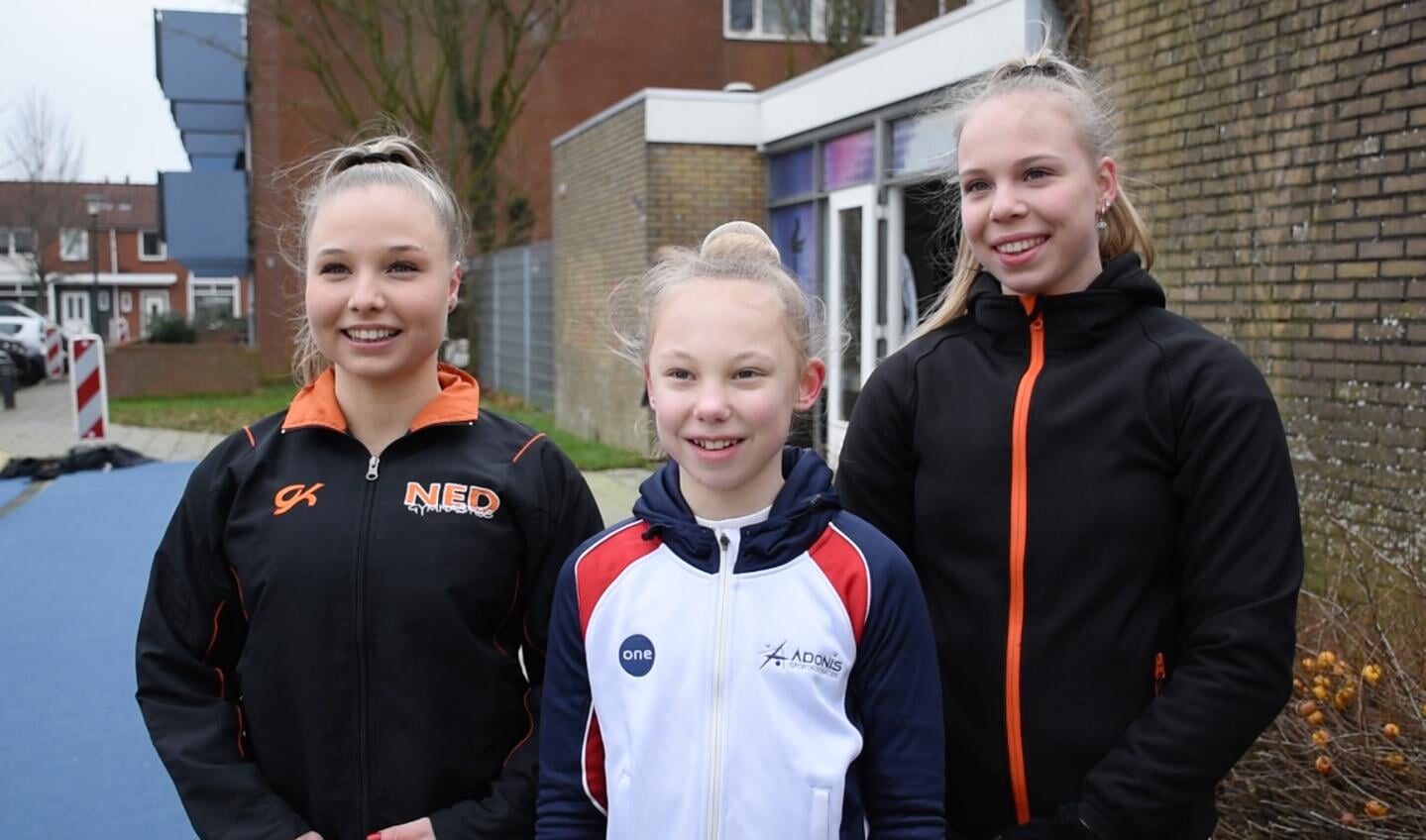 Demi Vogel (17), Rixt Boersma (11) en Nienke Woudstra (17) van Adonis Sportacrobatiek