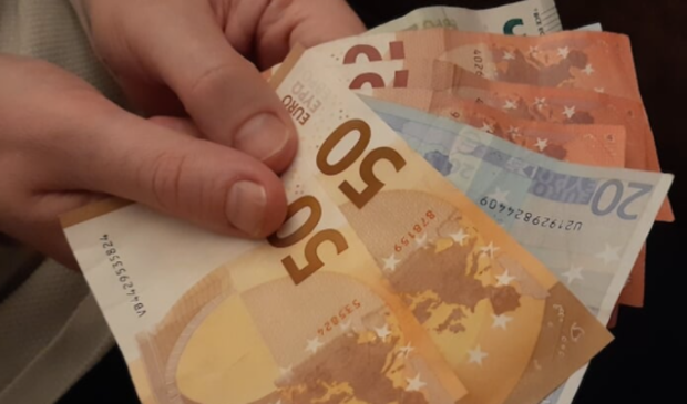 Het Team Vroegsignalering gaat mensen in de gemeente Heerenveen helpen om te voorkomen dat ze met grote financiële schulden te maken krijgen.