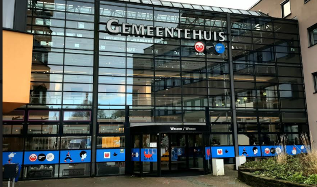 <p>Ingang gemeentehuis Leeuwarden.</p>