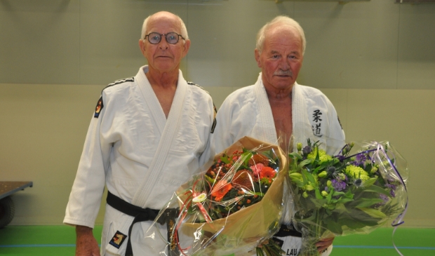 Lau Almekinders (r) met voorzitter Piet van Alphen