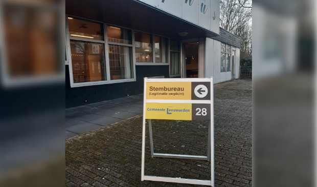 Eén van de stembureau's in de gemeente Leeuwarden waar de opkomst ook groot was tijdens de Tweede Kamer-verkiezingen.