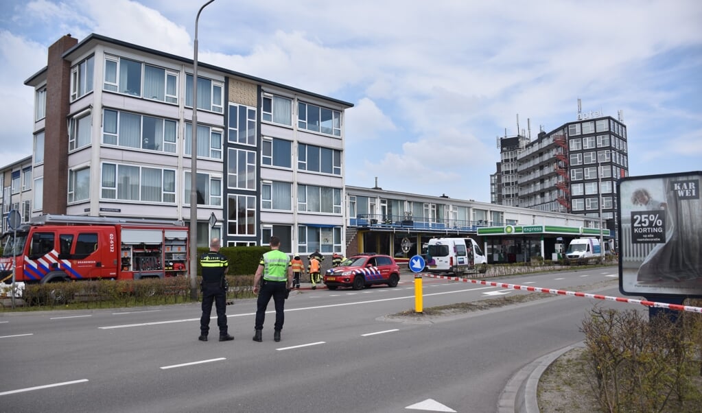 De Harlingerstraatweg in Leeuwarden is afgezet vanwege een gaslek. 