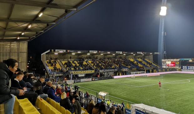 <p>Eindelijk weer eens publiek in het stadion van Cambuur, bij het duel tussen koploper Cambuur en de nummer twee De Graafschap.</p>