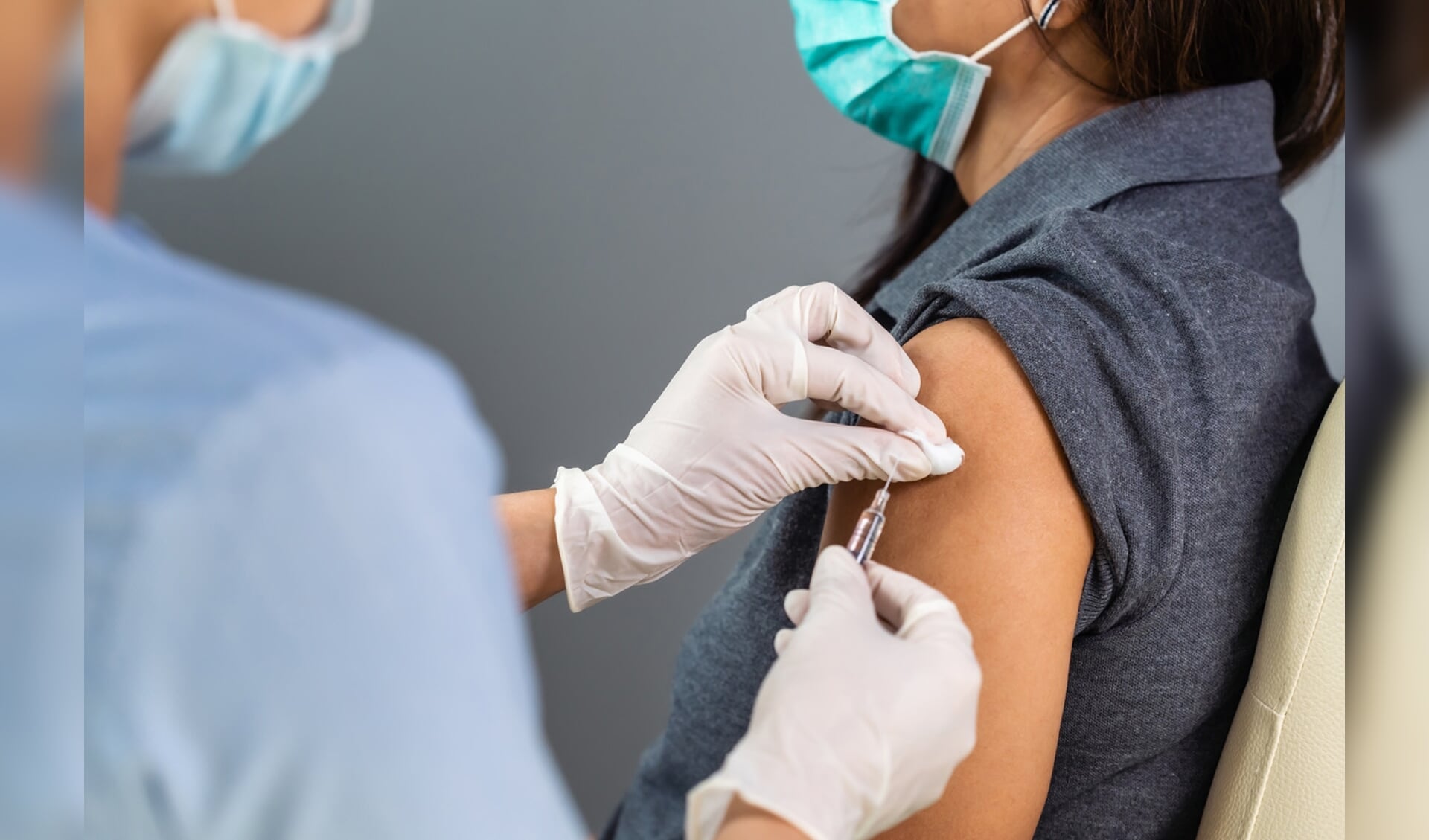 Het aantal vaccinaties in Friesland is in één week tijd bijna verdubbeld. Het aantal besmetting met corona is lichtjes gedaald.
