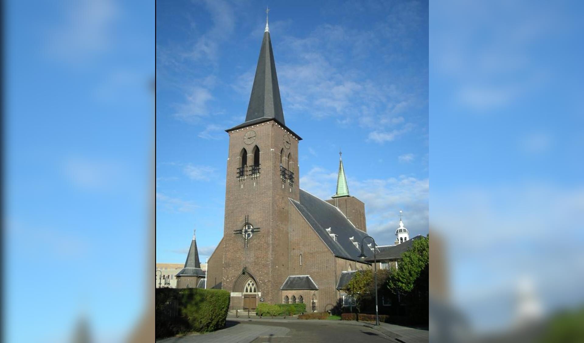 De Rooms Katholieke Kerk in Heerenveen waar het herdenkingsconcert op dinsdag 4 mei gaat plaatsvinden. 