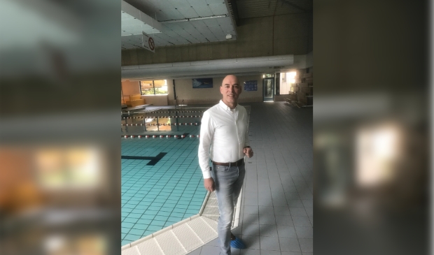 Lesly Wolters in een helaas nog stil zwembad