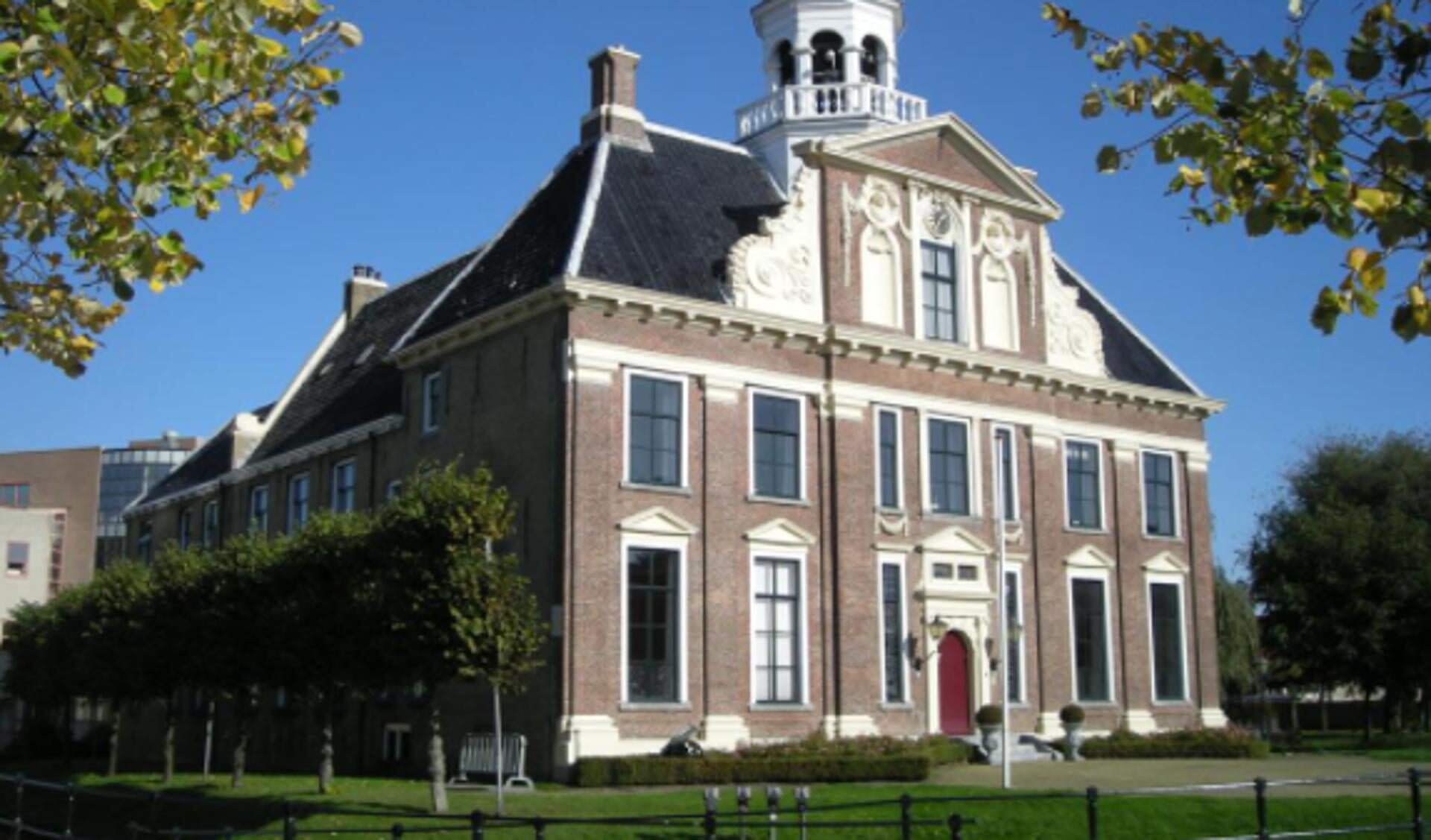 Het gemeentehuis van Heerenveen.