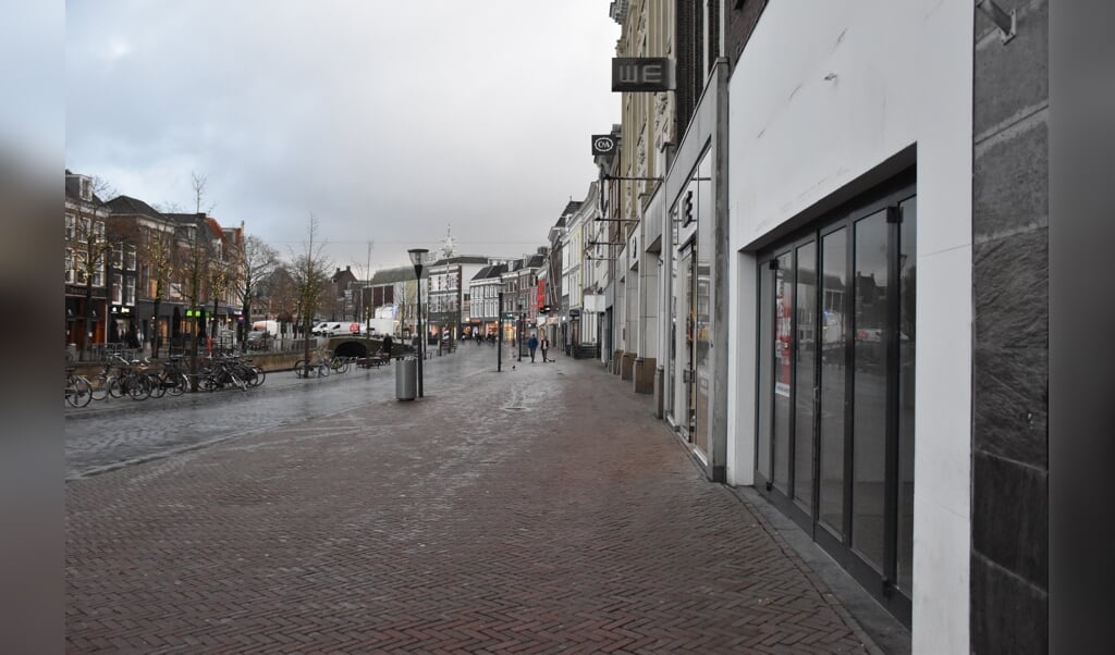 Lege winkelstraten in Leeuwarden tijdens de lockdown. Hoe moet het herstelbeleid eruit gaan zien?
