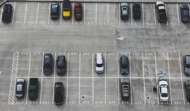 <p>Het parkeervignet moet een oplossing zijn voor de parkeerdrukte in het hoogseizoen</p>
