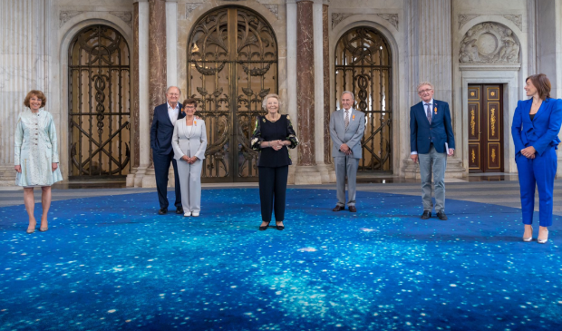 Tweede van rechts: schrijver Johan Veenstra uit zuidelijk Friesland oftewel De Stellingwerven.