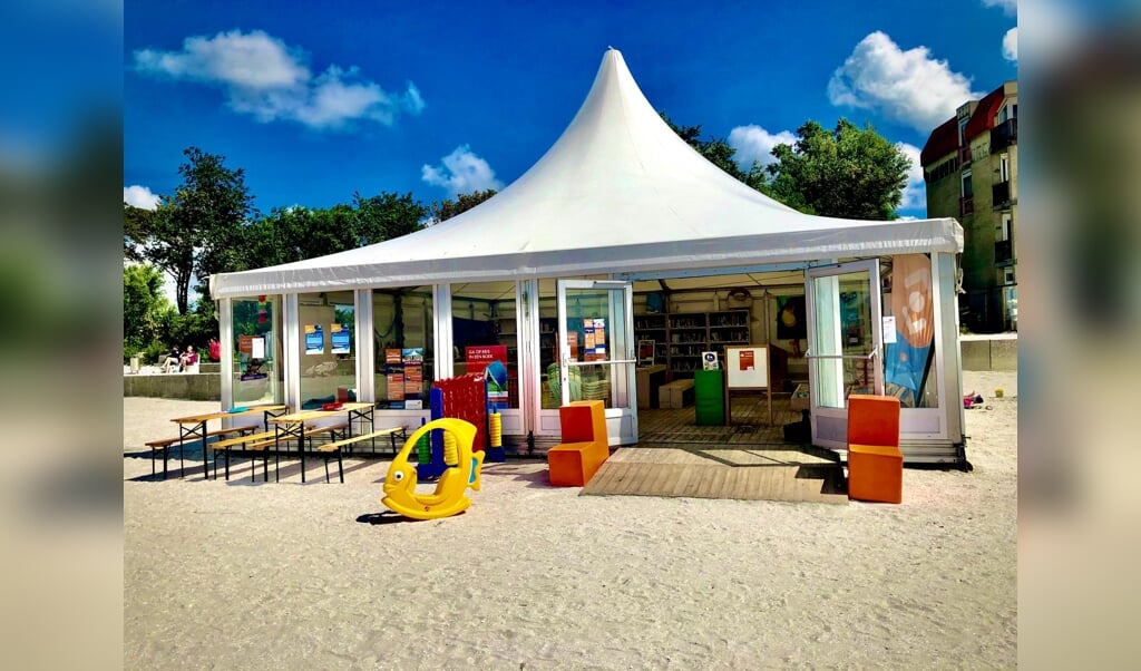 De enige echte strandbibliotheek van Nederland gaat weer open! Voor het vijftiende jaar op rij: een succesformule.