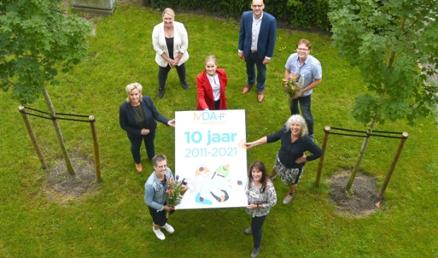 <p>Rolien Tolsma coördinator MDA, Marina Verwijs GGZ Friesland, Sanne Kromdijk Openbaar Ministerie, Hilde Tjeerdema Gemeente Leeuwarden, Erwin Beers Verslavingszorg Noord Nederland, Maarten van der Gronde coördinator MDA++, Jeanette Nijland Veilig Thuis Friesland en Linda Terpstra Fier. </p>