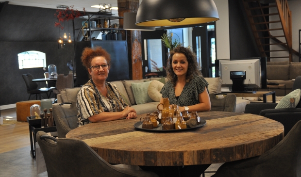 <p>Bij Colors at Home Kars in Stiens koop je nu ook prachtige meubels.</p>