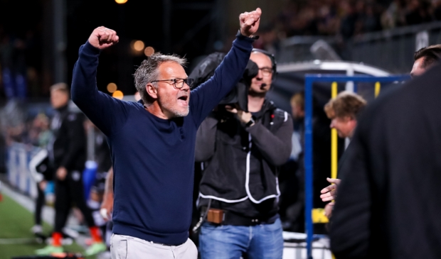 Emotie komt los bij Henk de Jong na een prachtige overwinning op Heracles.