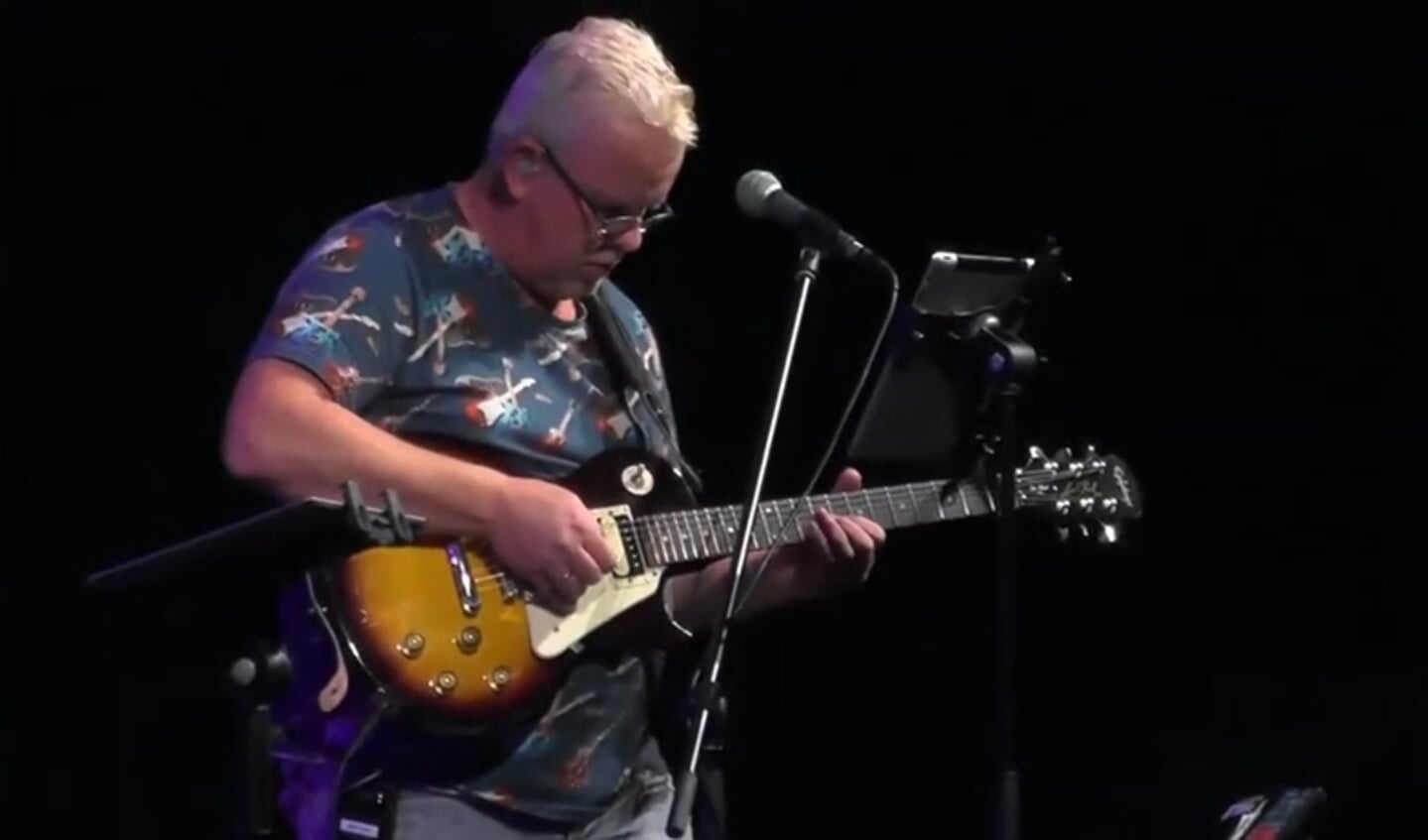 Eddy is een groot muziekliefhebber en kan veel instrumenten bespelen.