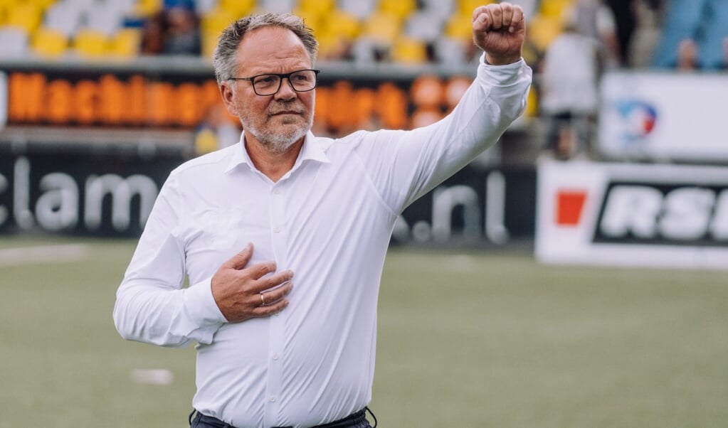 Henk de Jong stopt als hoofdtrainer van SC Cambuur.