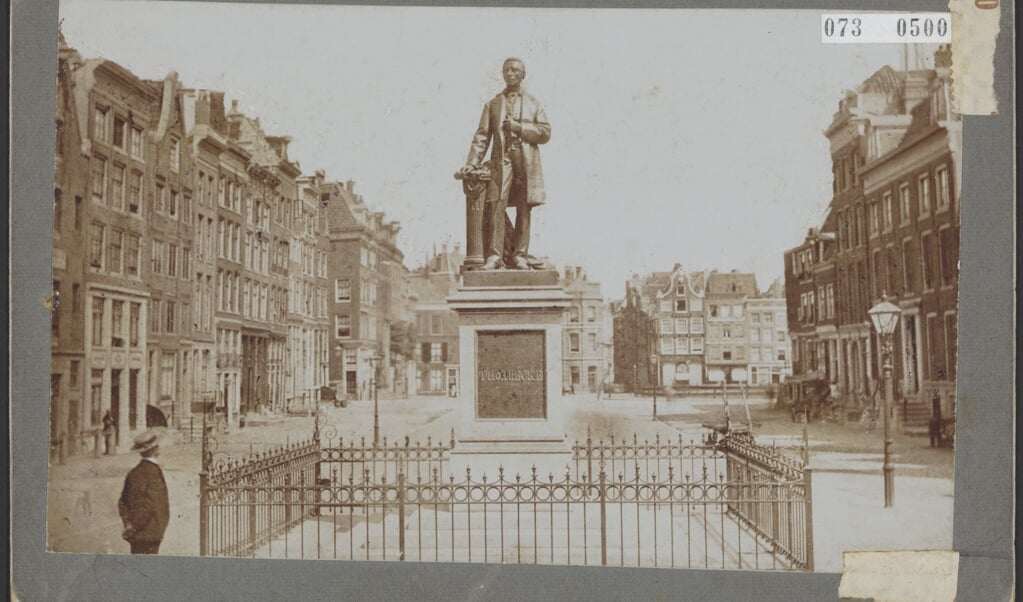 Standbeeld van Thorbecke op het Thorbeckeplein te Amsterdam 