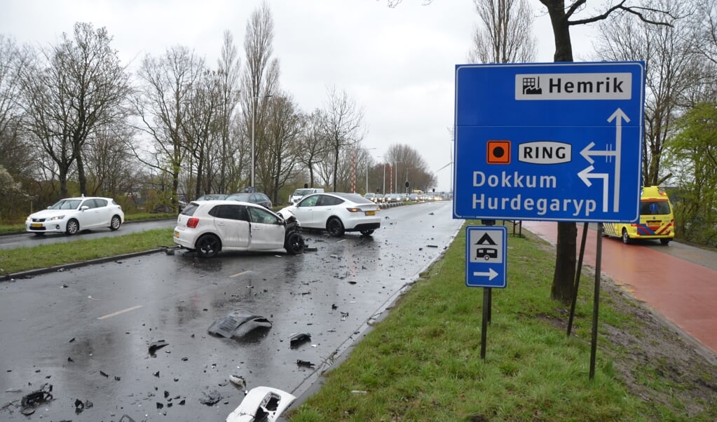 LEEUWARDEN - Maandagmorgen 4 april omstreeks 07.55 uur heeft een ongeval plaatsgevonden tussen twee auto's aan de Aldl