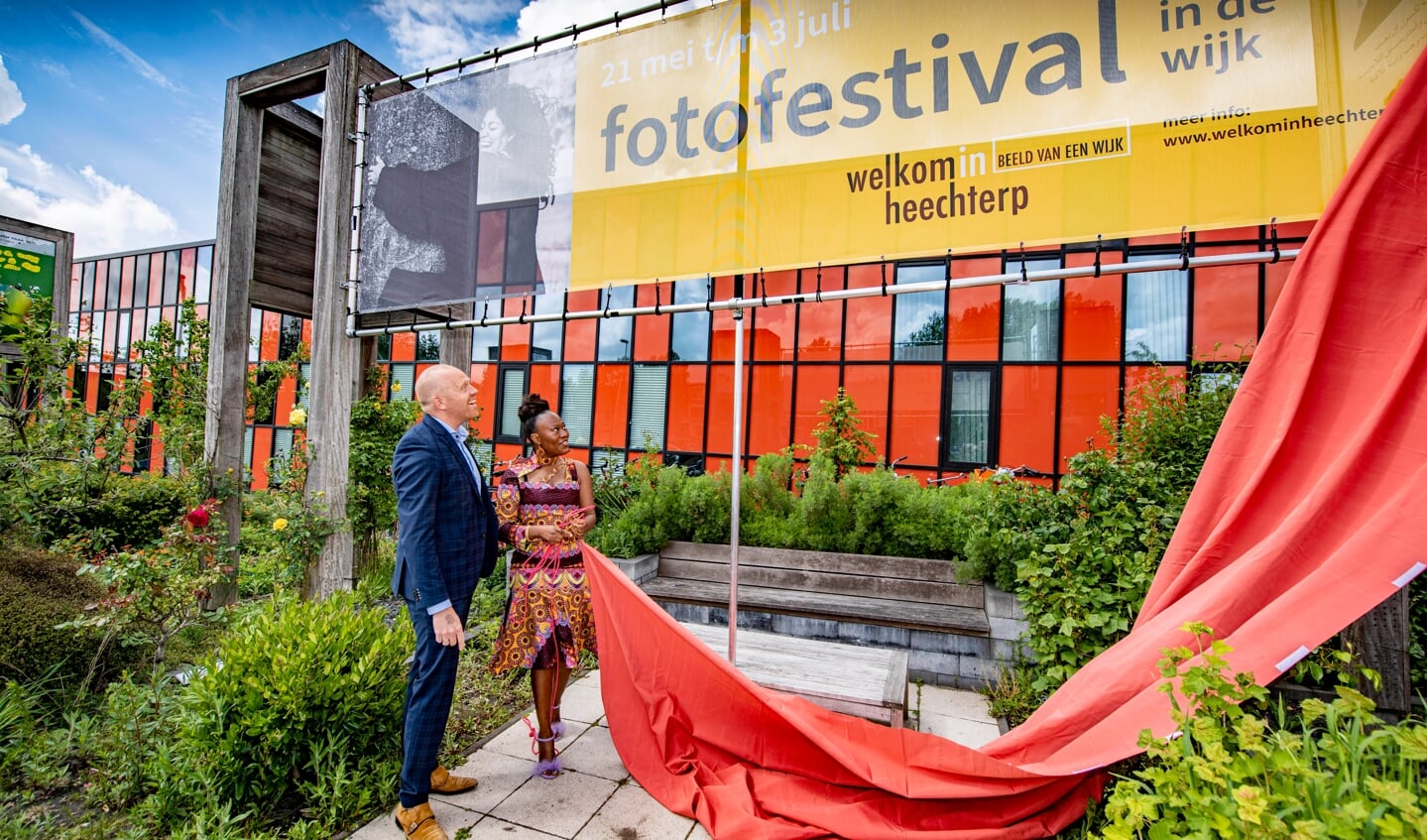 ©Foto: Hoge Noorden / Jacob Van Essen

21–05-2022
Fotofestival
Welkom in Heechterp
Beeld van een Wijk
Opening door oa wethouder Hein de Haan van de gemeente Leeuwarden