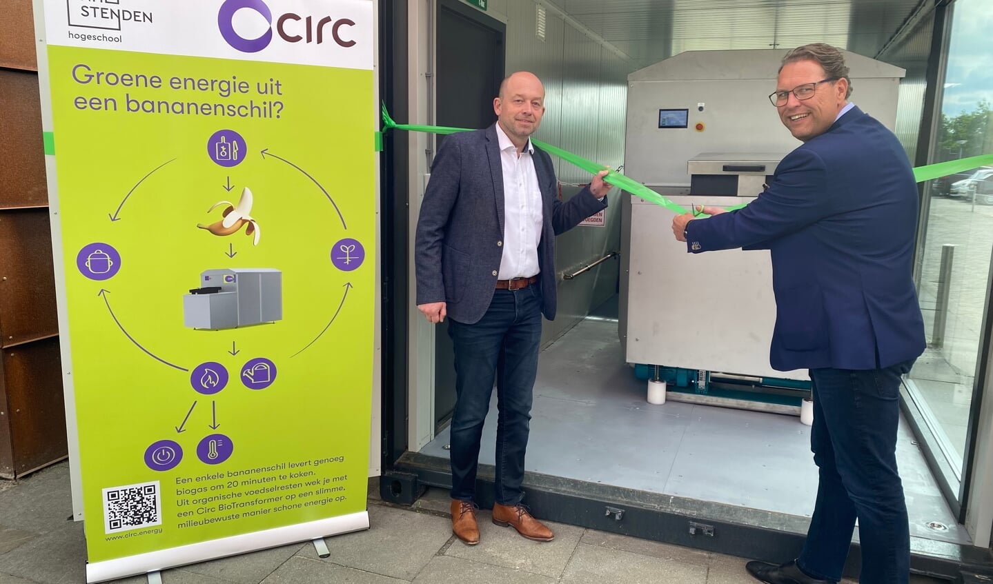 Links op de foto René Schers van Circ en rechts Marco ten Hoor, academiedirecteur Hotel Management School.