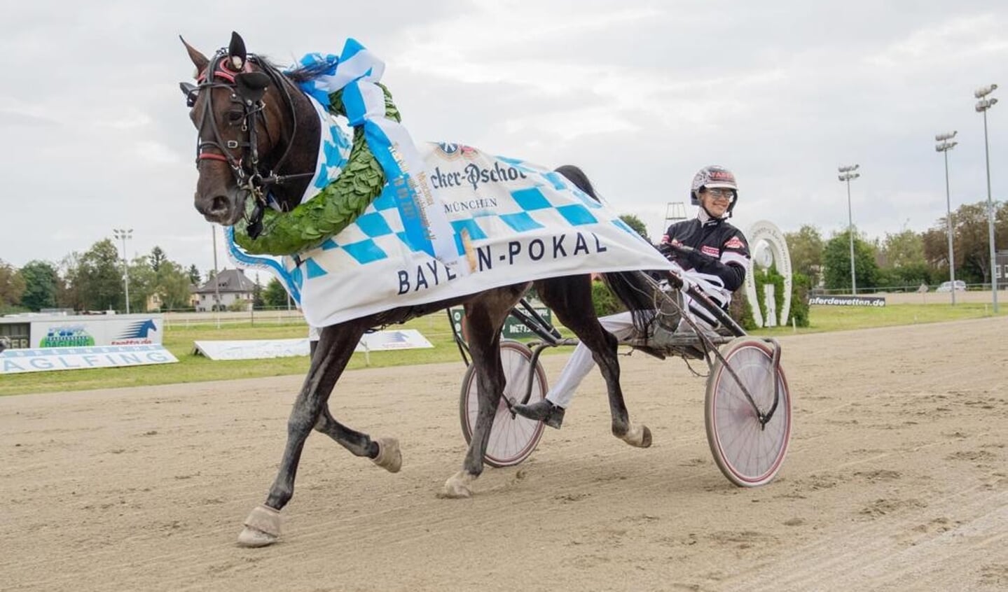 Micha Brouwer met Winnetou Diamant na de winst in de Bayern Pokal vorig jaar