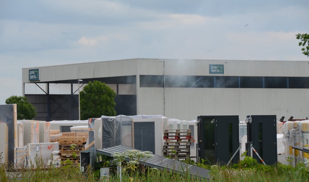 Er is brand ontstaan bij afvalverwerker Pre Zero aan de Snelliusweg in Leeuwarden. 