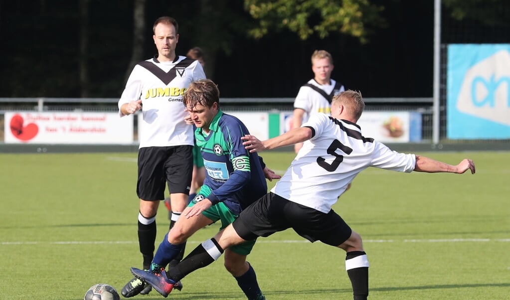 VV Aengwirden in actie tegen Wispolia vorig seizoen. 
