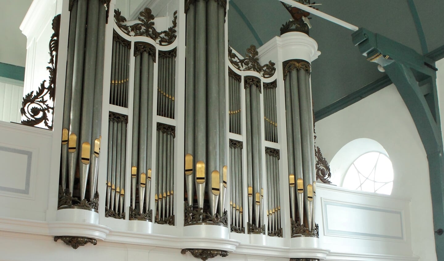 foto van het orgelfront van de Dorpskerk Huizum