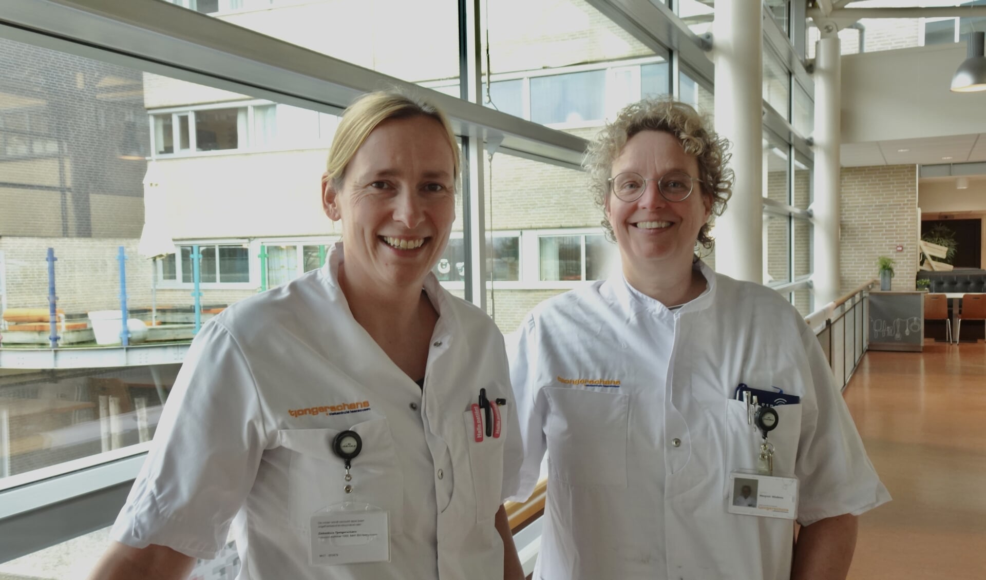 Physician assistant Evelien Adema (links) en gynaecoloog Margreet Miedema