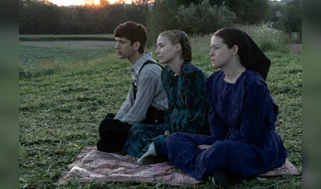 Ben Whishaw stars as August, Rooney Mara as Ona and Claire Foy as Salome
in director Sarah Polley’s film
WOMEN TALKING
An Orion Pictures Release 
