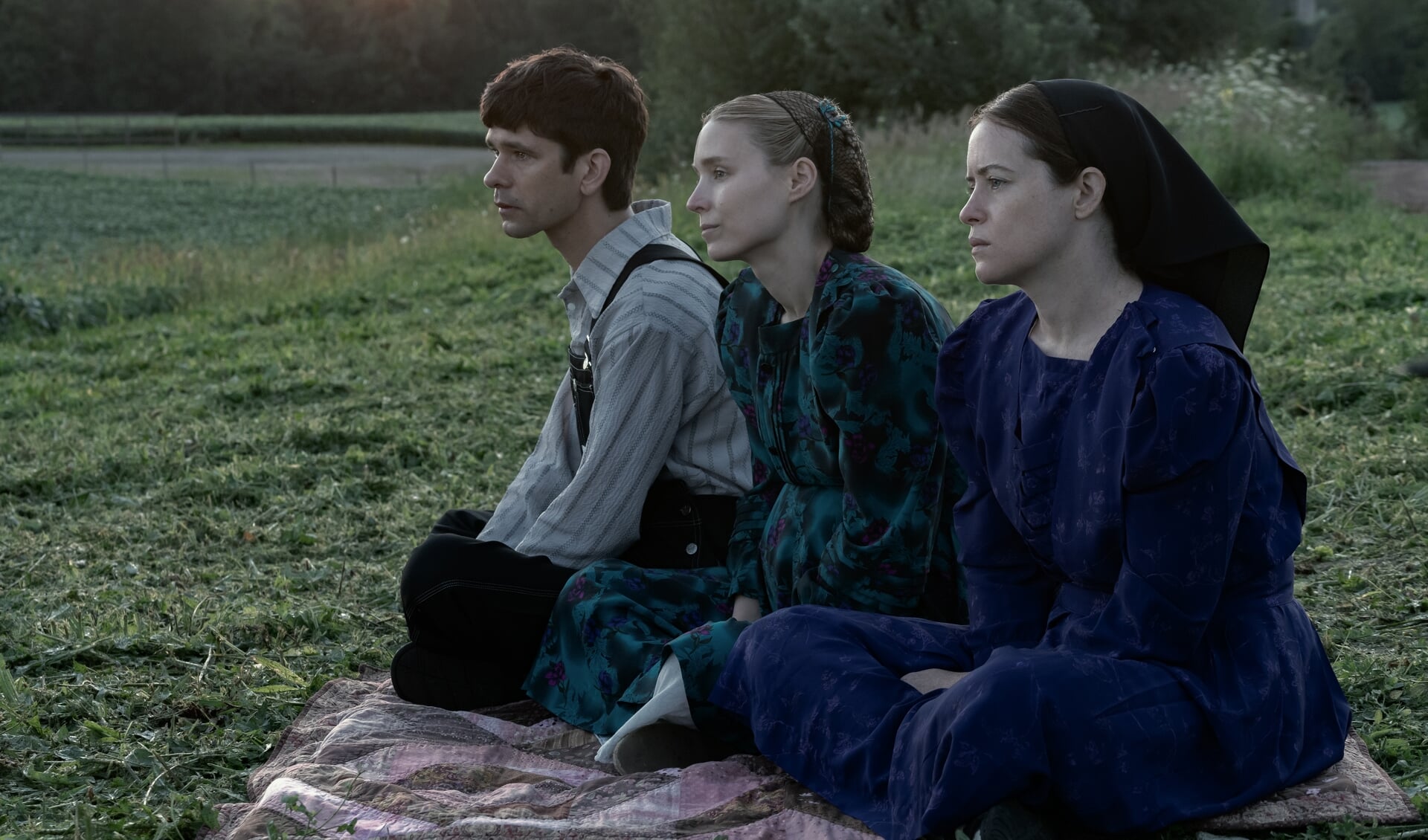 Ben Whishaw stars as August, Rooney Mara as Ona and Claire Foy as Salome
in director Sarah Polley’s film
WOMEN TALKING
An Orion Pictures Release 