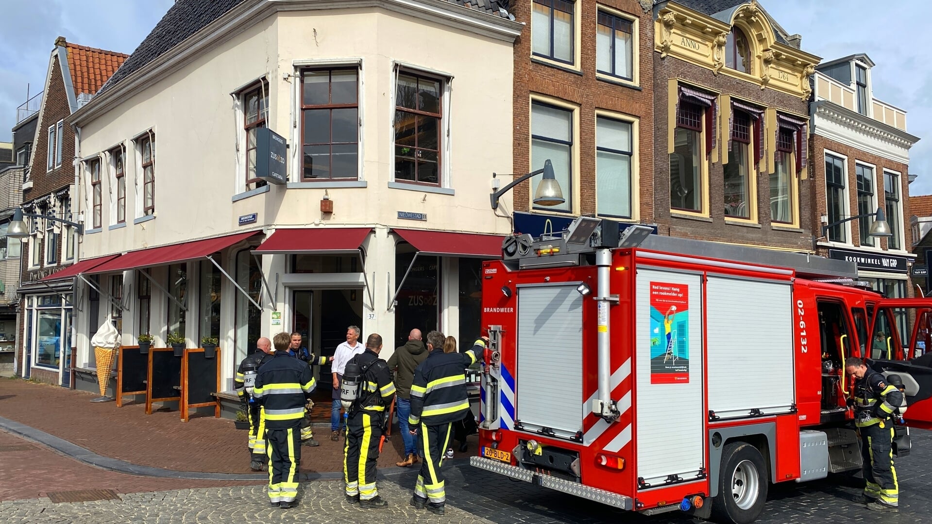 Dinsdagmiddag ontstond er brand in een cafetaria aan de Nieuwestad in Leeuwarden.