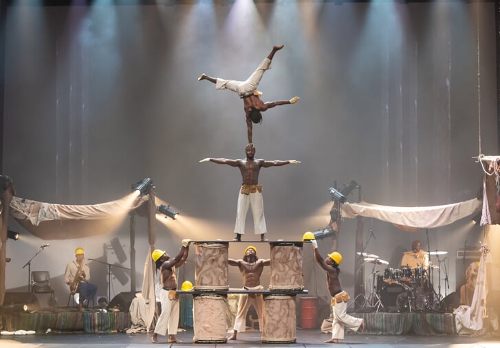 ‘Kalabanté’ van Afrique en Cirque; een van de highlights van het nieuwe theaterseizoen in Schouwburg De Lawei. 