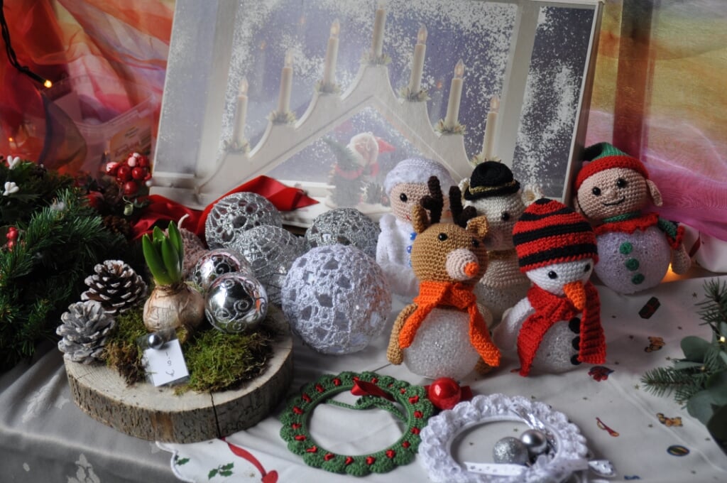 Verschillende kerststukjes verkrijgbaar bij het Glazen Huis in Bolsward