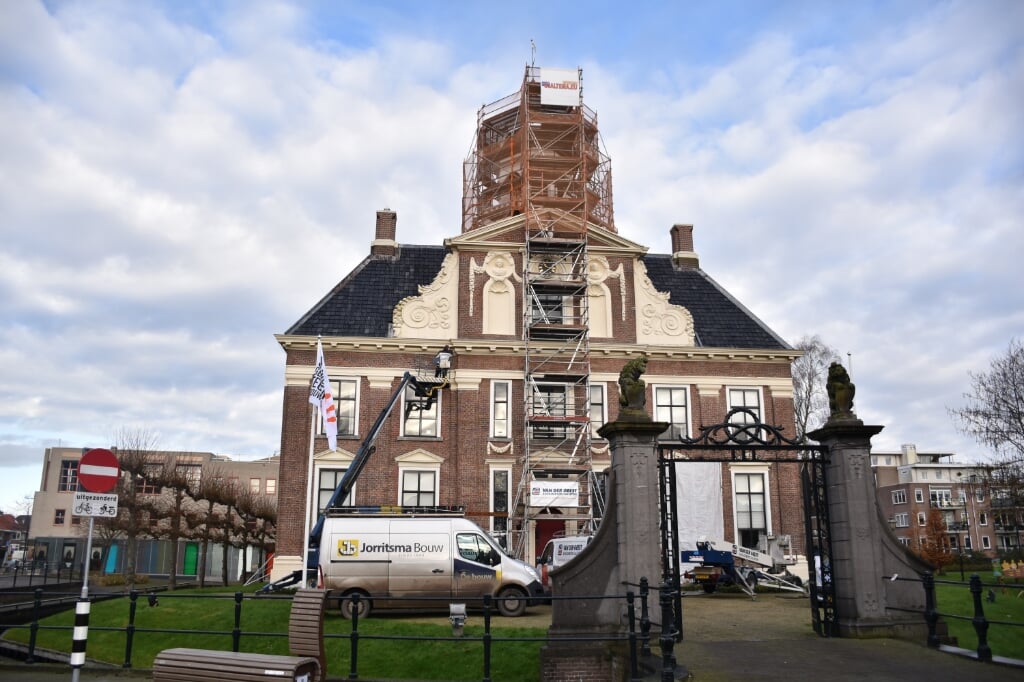Een foto van het Gemeentehuis in Heerenveen van nu.