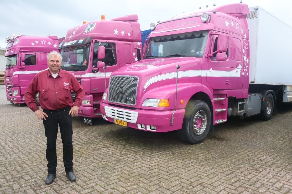 Directeur Jan en de paars gekleurde trucks van Oenema Transport.
