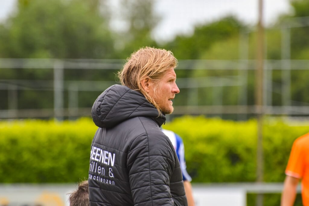 Oud-profvoetballer Niklas Tarvajärvi is gelukkig als trainer bij VV Heerenveen.