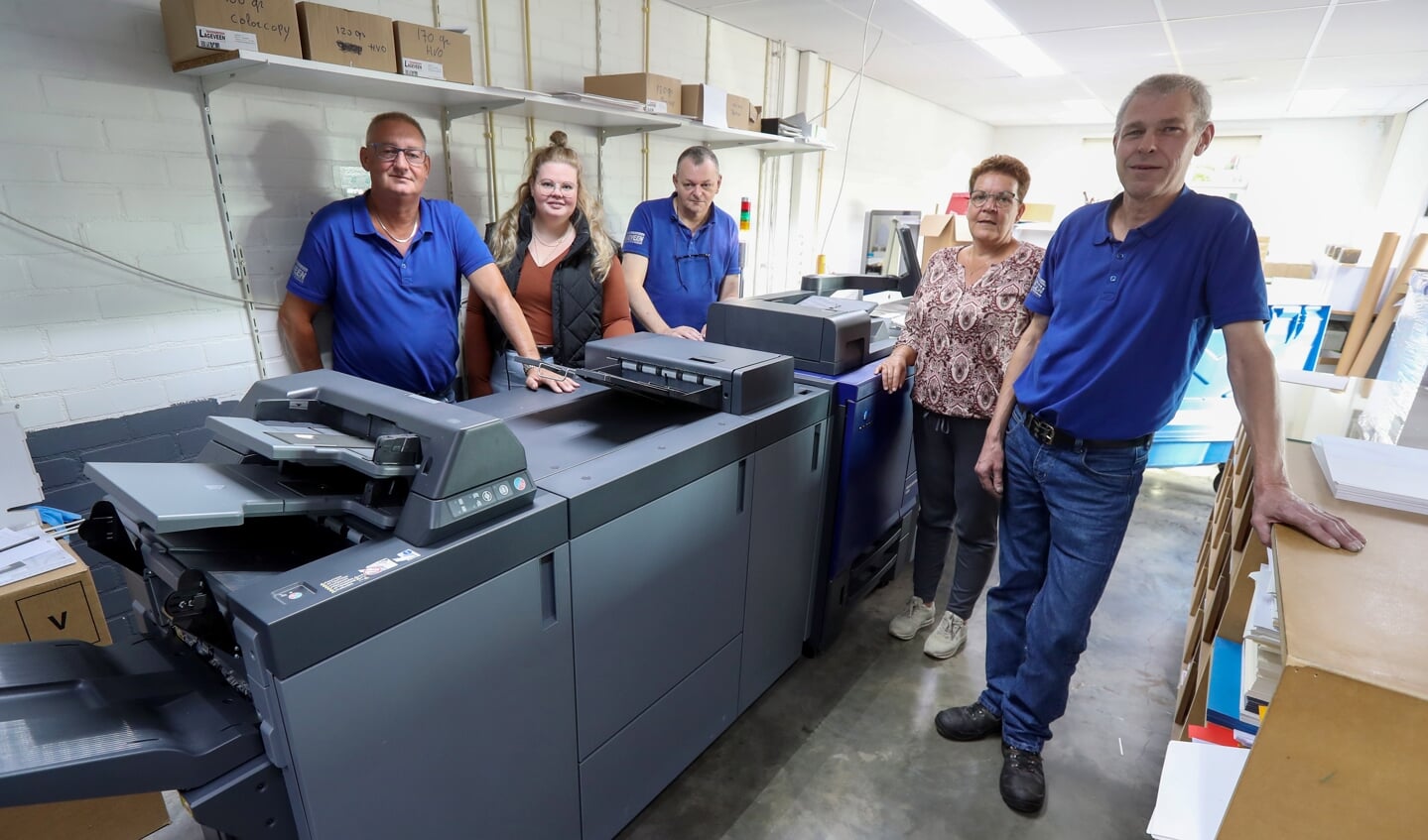 Het team van Drukkerij Lageveen is blij met de nieuwe digitale pers.