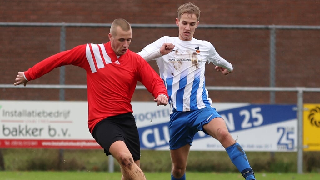 Middenvelder en routinier Joeri Arndt (links) hoopt met Sport Vereent op 25 punten te eindigen.