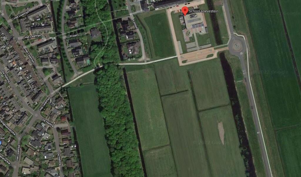 De hoek School Loevestein en Gordykster bos in beeld voor zonneveld. 