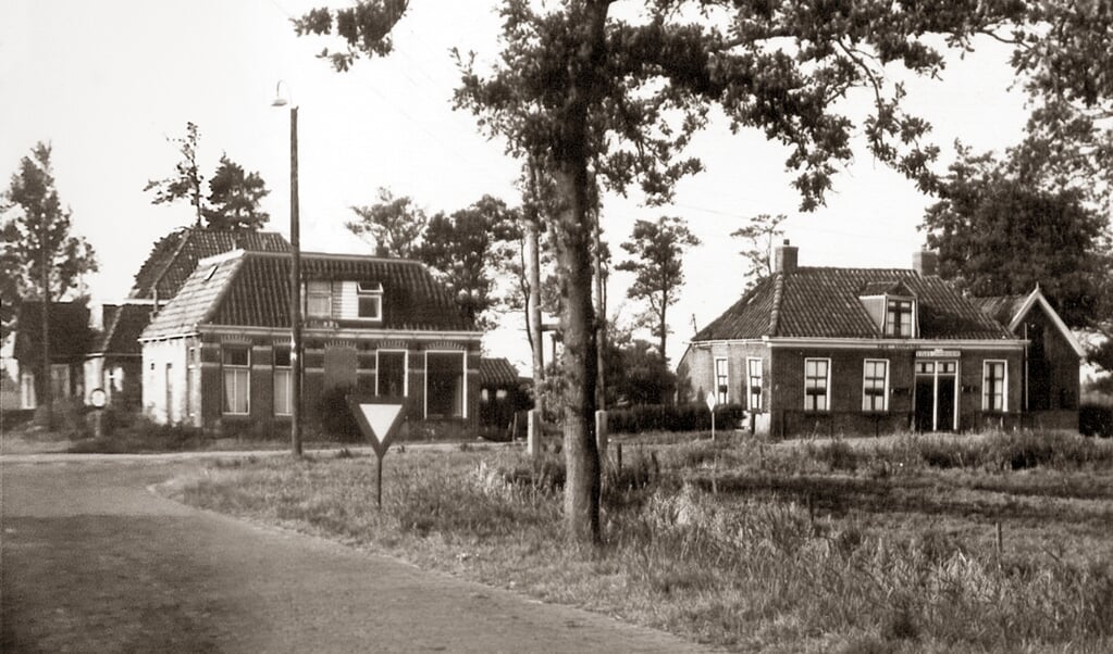 Rjochts it kafee fan Hiske en lofts it kafee fan Hendrik Hofstra. Foto fia Aukje de Roos.